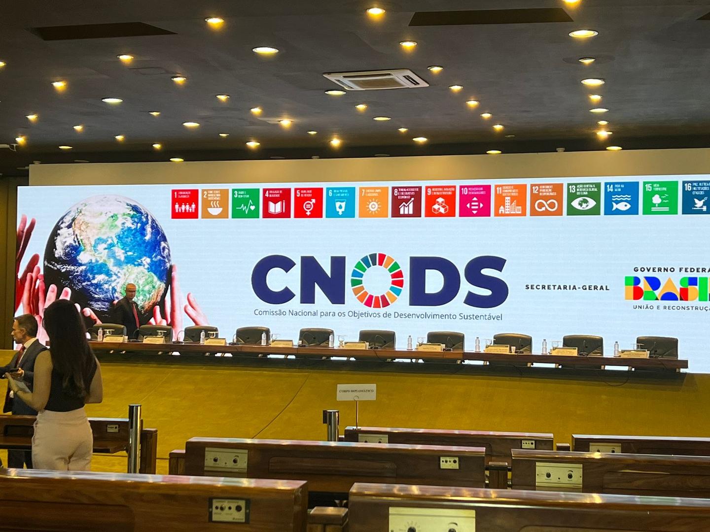 Painel da Comissão Nacional para os ODS (CNODS) com os 17 Objetivos de Desenvolvimento Sustentável